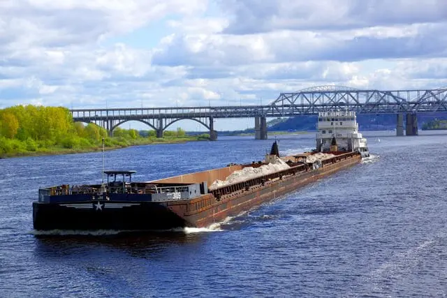 Омская область создаст новый маршрут доставки грузов в Китай по Иртышу